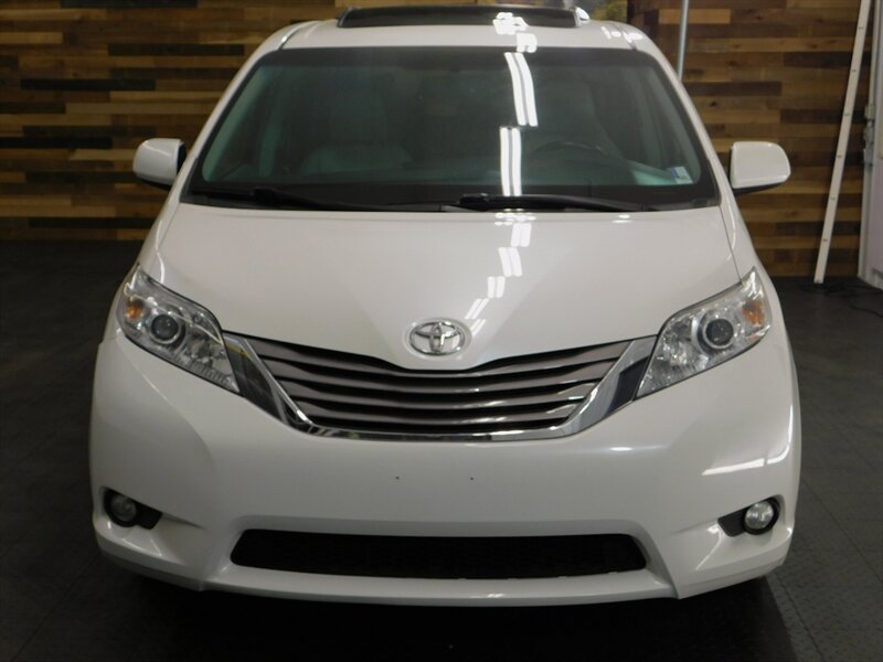 2015 Toyota Sienna   - Photo 5 - Gladstone, OR 97027