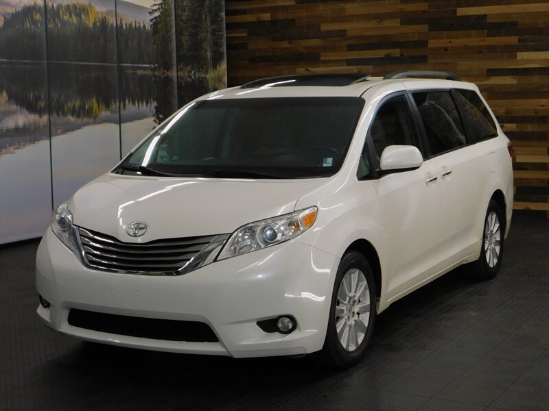 2015 Toyota Sienna   - Photo 1 - Gladstone, OR 97027