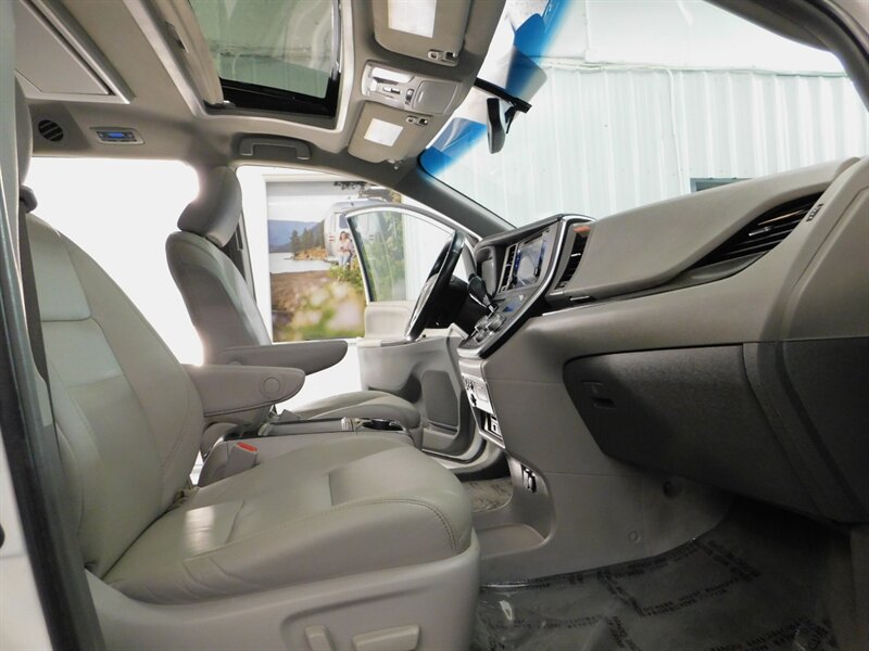 2015 Toyota Sienna   - Photo 15 - Gladstone, OR 97027