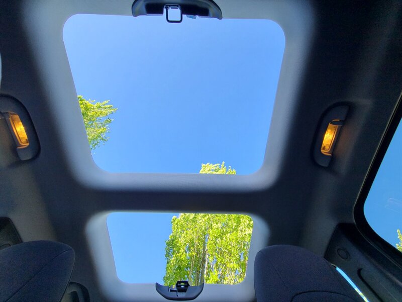 2018 Jeep Renegade Altitude SPORT UTILITY / 4X4 / MY SKY DUAL PANEL  ROOF / 6 SPEED MANUAL / Blacked Out / FACTORY WARRANTY - Photo 54 - Portland, OR 97217