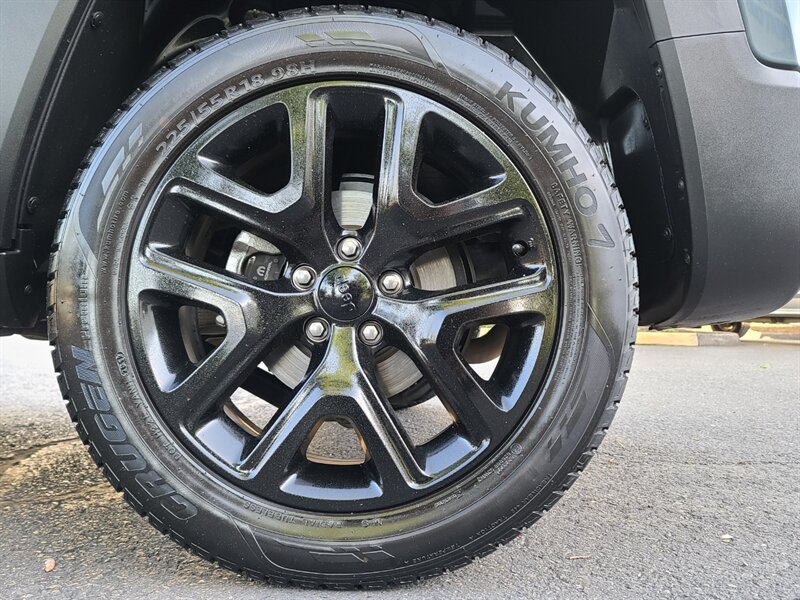 2018 Jeep Renegade Altitude SPORT UTILITY / 4X4 / MY SKY DUAL PANEL  ROOF / 6 SPEED MANUAL / Blacked Out / FACTORY WARRANTY - Photo 24 - Portland, OR 97217