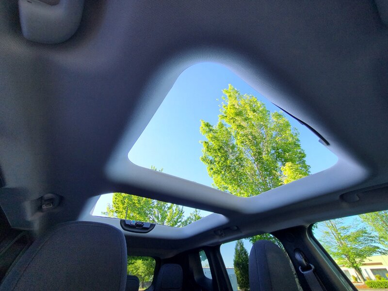 2018 Jeep Renegade Altitude SPORT UTILITY / 4X4 / MY SKY DUAL PANEL  ROOF / 6 SPEED MANUAL / Blacked Out / FACTORY WARRANTY - Photo 50 - Portland, OR 97217