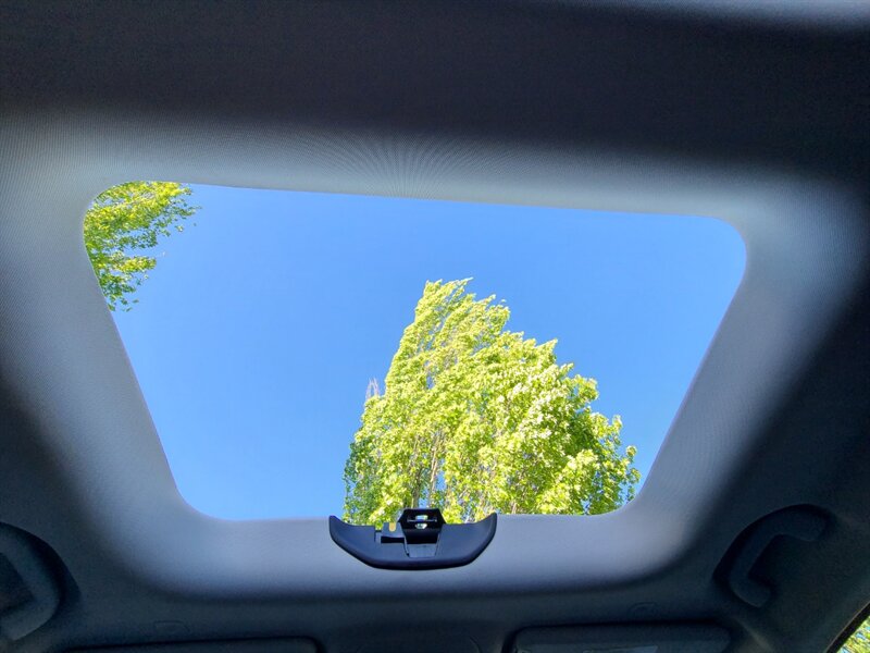 2018 Jeep Renegade Altitude SPORT UTILITY / 4X4 / MY SKY DUAL PANEL  ROOF / 6 SPEED MANUAL / Blacked Out / FACTORY WARRANTY - Photo 53 - Portland, OR 97217