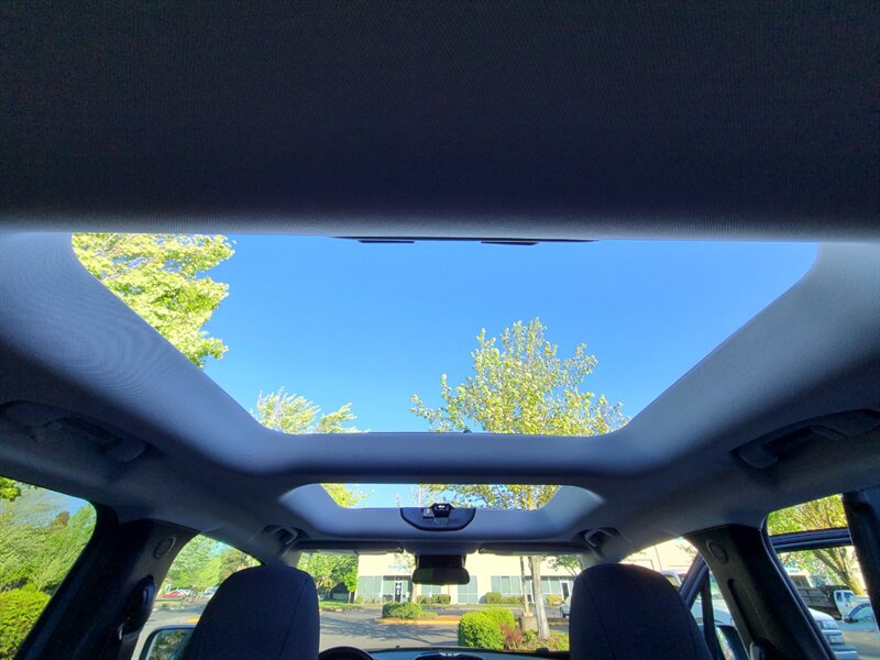 2018 Jeep Renegade Altitude SPORT UTILITY / 4X4 / MY SKY DUAL PANEL  ROOF / 6 SPEED MANUAL / Blacked Out / FACTORY WARRANTY - Photo 47 - Portland, OR 97217