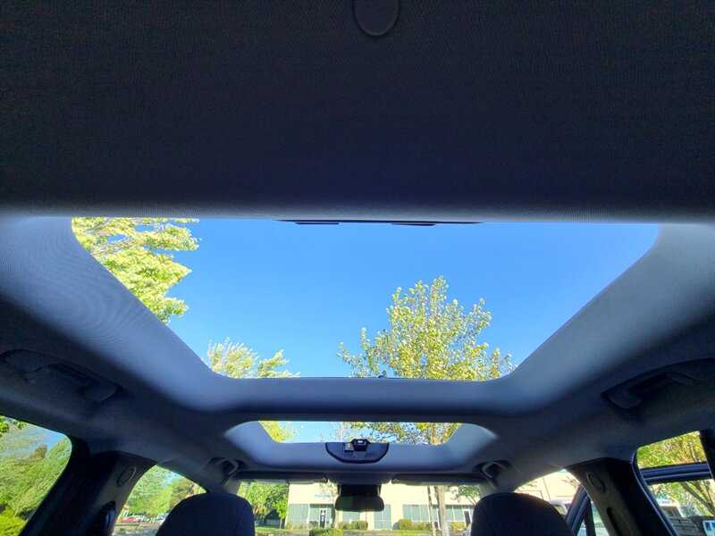 2018 Jeep Renegade Altitude SPORT UTILITY / 4X4 / MY SKY DUAL PANEL  ROOF / 6 SPEED MANUAL / Blacked Out / FACTORY WARRANTY - Photo 49 - Portland, OR 97217