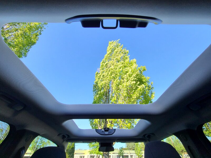 2018 Jeep Renegade Altitude SPORT UTILITY / 4X4 / MY SKY DUAL PANEL  ROOF / 6 SPEED MANUAL / Blacked Out / FACTORY WARRANTY - Photo 56 - Portland, OR 97217