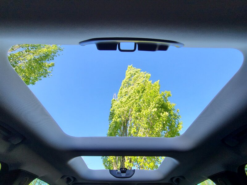 2018 Jeep Renegade Altitude SPORT UTILITY / 4X4 / MY SKY DUAL PANEL  ROOF / 6 SPEED MANUAL / Blacked Out / FACTORY WARRANTY - Photo 55 - Portland, OR 97217