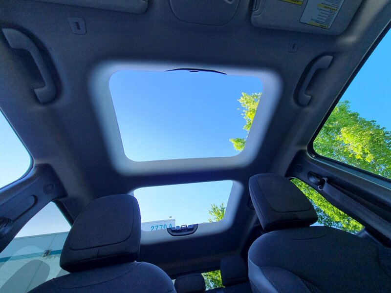 2018 Jeep Renegade Altitude SPORT UTILITY / 4X4 / MY SKY DUAL PANEL  ROOF / 6 SPEED MANUAL / Blacked Out / FACTORY WARRANTY - Photo 51 - Portland, OR 97217