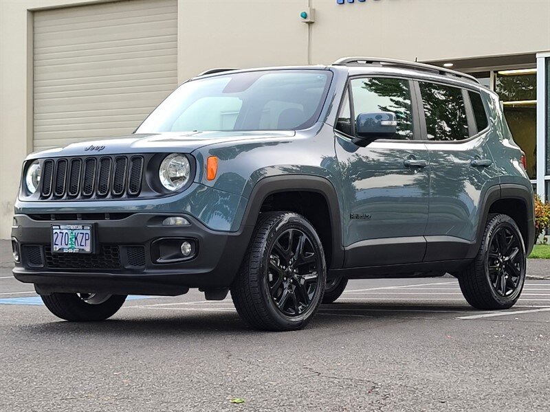 2018 Jeep Renegade Altitude SPORT UTILITY / 4X4 / MY SKY DUAL PANEL  ROOF / 6 SPEED MANUAL / Blacked Out / FACTORY WARRANTY - Photo 1 - Portland, OR 97217