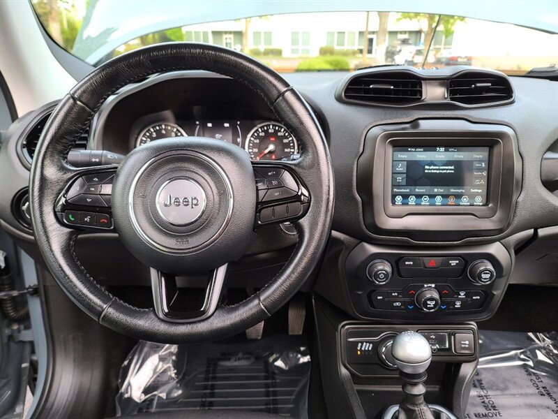 2018 Jeep Renegade Altitude SPORT UTILITY / 4X4 / MY SKY DUAL PANEL  ROOF / 6 SPEED MANUAL / Blacked Out / FACTORY WARRANTY - Photo 33 - Portland, OR 97217