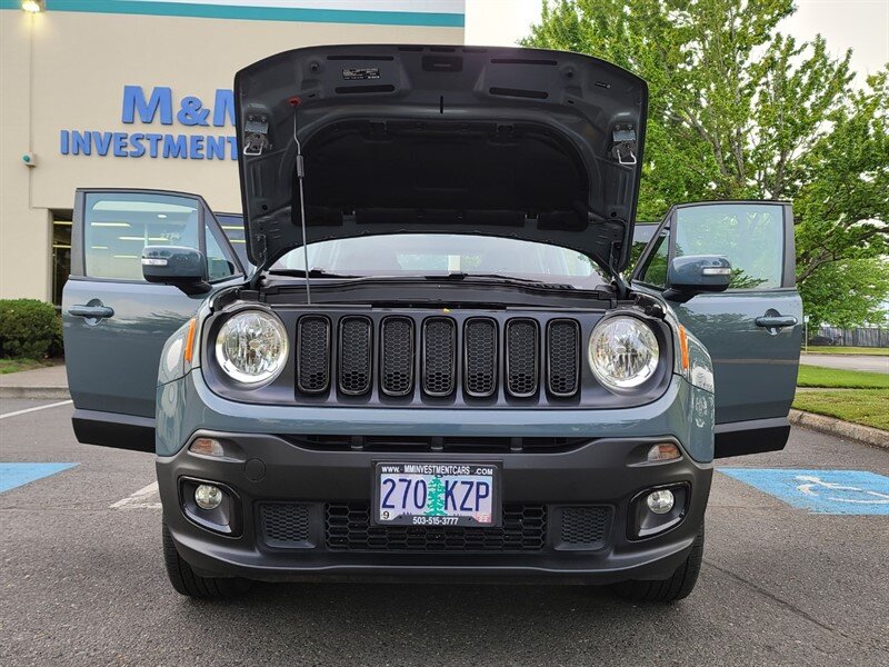 2018 Jeep Renegade Altitude SPORT UTILITY / 4X4 / MY SKY DUAL PANEL  ROOF / 6 SPEED MANUAL / Blacked Out / FACTORY WARRANTY - Photo 30 - Portland, OR 97217