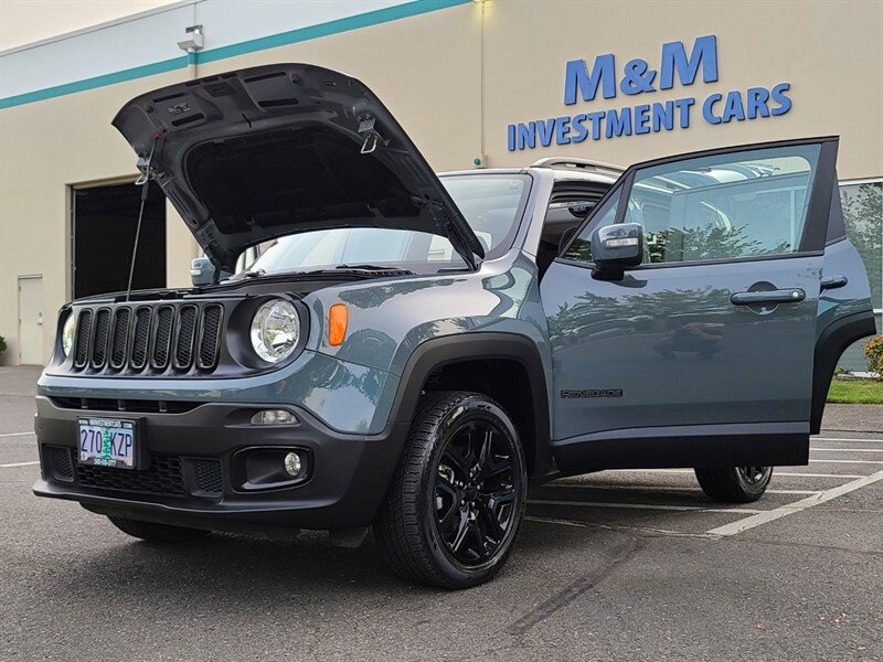 2018 Jeep Renegade Altitude SPORT UTILITY / 4X4 / MY SKY DUAL PANEL  ROOF / 6 SPEED MANUAL / Blacked Out / FACTORY WARRANTY - Photo 25 - Portland, OR 97217