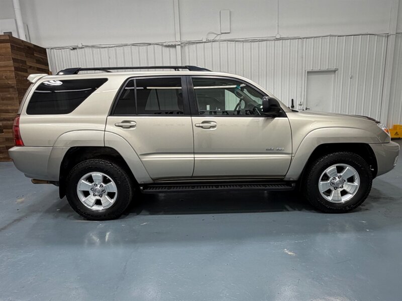 2004 Toyota 4Runner SR5 4X4 V6 /1-OWNER LOCAL w. ZERO RUST / Sunroof  / Central DIff Locks / Great Service history on the carfax - Photo 4 - Gladstone, OR 97027