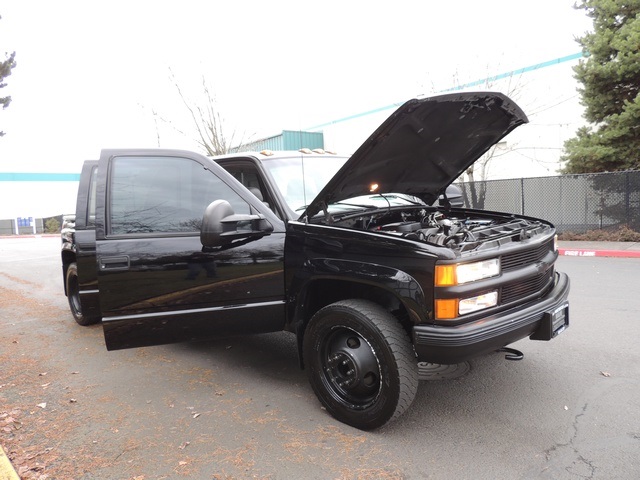 1998 Chevrolet K3500 Silverado / 4X4 / DUALLY / CrewCab /Long Bed   - Photo 16 - Portland, OR 97217