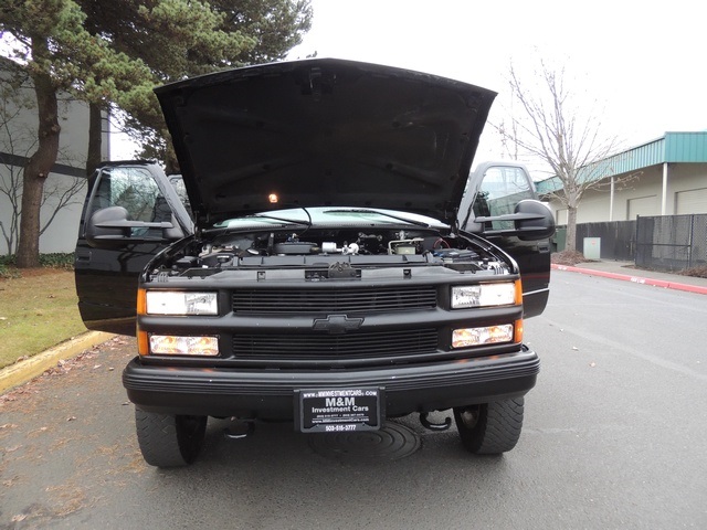 1998 Chevrolet K3500 Silverado / 4X4 / DUALLY / CrewCab /Long Bed   - Photo 17 - Portland, OR 97217