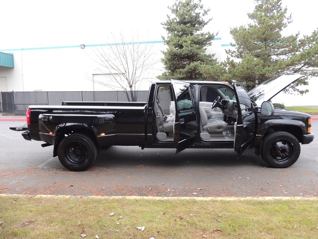 1998 Chevrolet K3500 Silverado / 4X4 / DUALLY / CrewCab /Long Bed   - Photo 15 - Portland, OR 97217