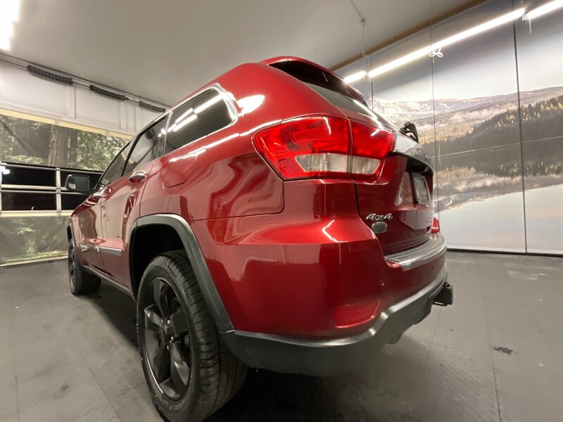 2012 Jeep Grand Cherokee Overland Sport Utility 4X4 / 5.7L V8 HEMI/ LOADED  Navigation & Backup Camera / Leather & Heated Seats / Sunroof / BRAND NEW TIRES - Photo 11 - Gladstone, OR 97027