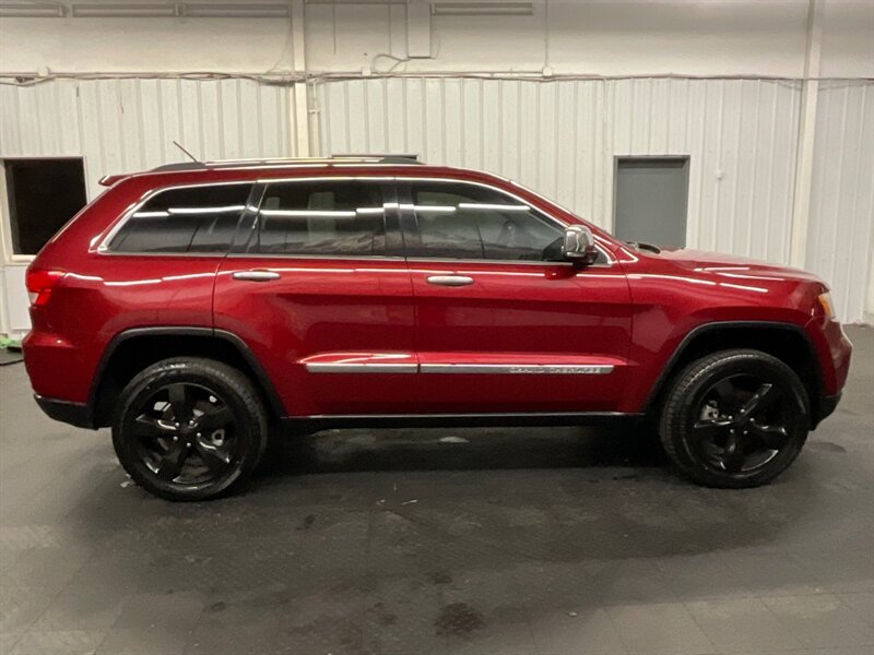 2012 Jeep Grand Cherokee Overland Sport Utility 4X4 / 5.7L V8 HEMI/ LOADED  Navigation & Backup Camera / Leather & Heated Seats / Sunroof / BRAND NEW TIRES - Photo 4 - Gladstone, OR 97027