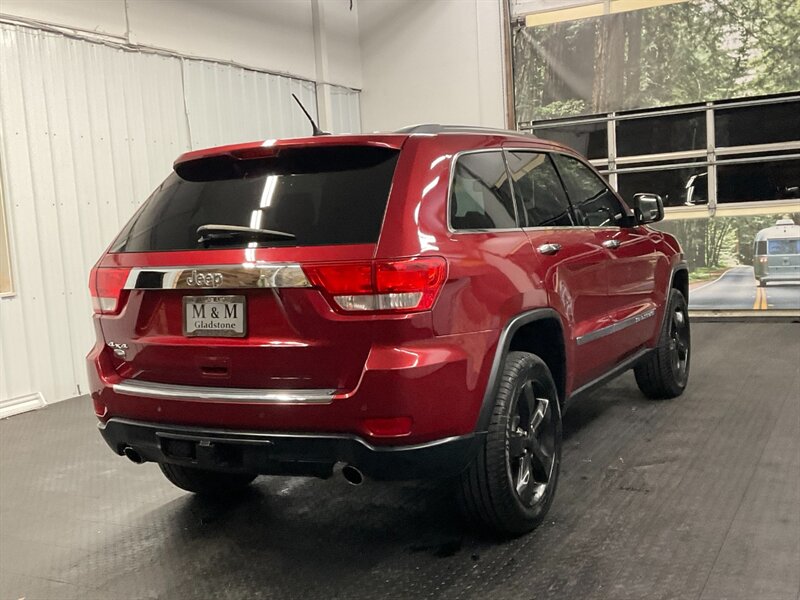 2012 Jeep Grand Cherokee Overland Sport Utility 4X4 / 5.7L V8 HEMI/ LOADED  Navigation & Backup Camera / Leather & Heated Seats / Sunroof / BRAND NEW TIRES - Photo 8 - Gladstone, OR 97027