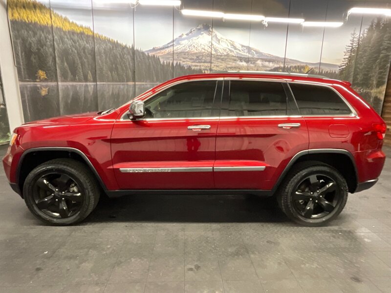 2012 Jeep Grand Cherokee Overland Sport Utility 4X4 / 5.7L V8 HEMI/ LOADED  Navigation & Backup Camera / Leather & Heated Seats / Sunroof / BRAND NEW TIRES - Photo 3 - Gladstone, OR 97027