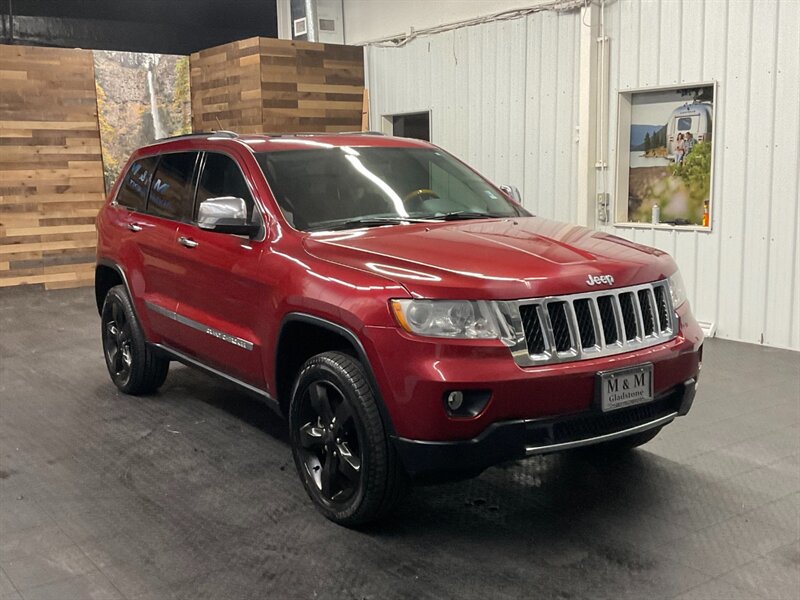 2012 Jeep Grand Cherokee Overland Sport Utility 4X4 / 5.7L V8 HEMI/ LOADED  Navigation & Backup Camera / Leather & Heated Seats / Sunroof / BRAND NEW TIRES - Photo 2 - Gladstone, OR 97027