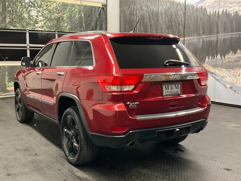 2012 Jeep Grand Cherokee Overland Sport Utility 4X4 / 5.7L V8 HEMI/ LOADED  Navigation & Backup Camera / Leather & Heated Seats / Sunroof / BRAND NEW TIRES - Photo 7 - Gladstone, OR 97027