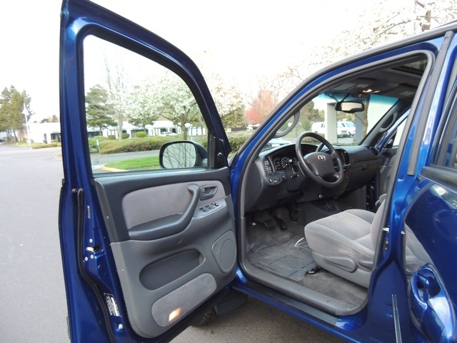 2005 Toyota Tundra SR5 DOUBLE CAB / 4X4 / Moon Roof / 1-Owner   - Photo 17 - Portland, OR 97217