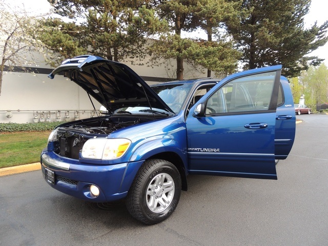 2005 Toyota Tundra SR5 DOUBLE CAB / 4X4 / Moon Roof / 1-Owner   - Photo 9 - Portland, OR 97217