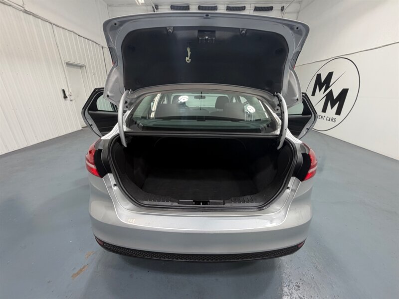 2015 Ford Focus SE 4dr Sedan / 2.0L 4Cyl / Backup Cam / Gas Saver / Local Car / ONLY 115k Miles - Photo 9 - Gladstone, OR 97027