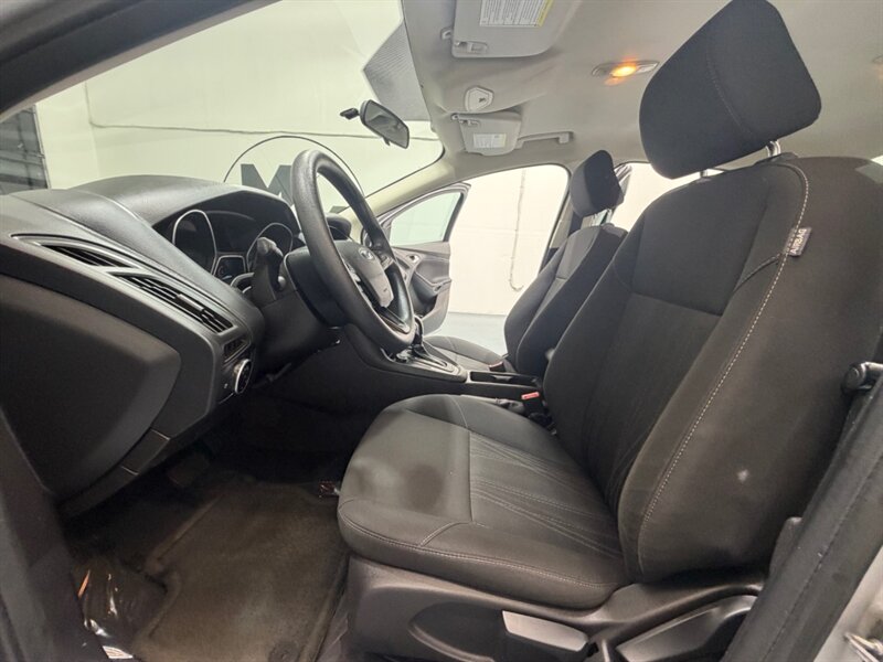 2015 Ford Focus SE 4dr Sedan / 2.0L 4Cyl / Backup Cam / Gas Saver / Local Car / ONLY 115k Miles - Photo 11 - Gladstone, OR 97027