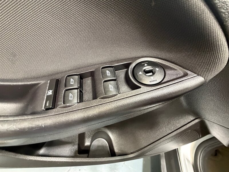 2015 Ford Focus SE 4dr Sedan / 2.0L 4Cyl / Backup Cam / Gas Saver / Local Car / ONLY 115k Miles - Photo 30 - Gladstone, OR 97027
