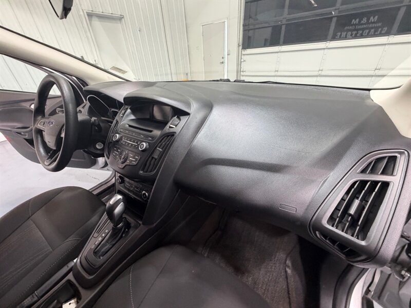 2015 Ford Focus SE 4dr Sedan / 2.0L 4Cyl / Backup Cam / Gas Saver / Local Car / ONLY 115k Miles - Photo 34 - Gladstone, OR 97027