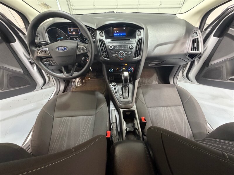 2015 Ford Focus SE 4dr Sedan / 2.0L 4Cyl / Backup Cam / Gas Saver / Local Car / ONLY 115k Miles - Photo 31 - Gladstone, OR 97027