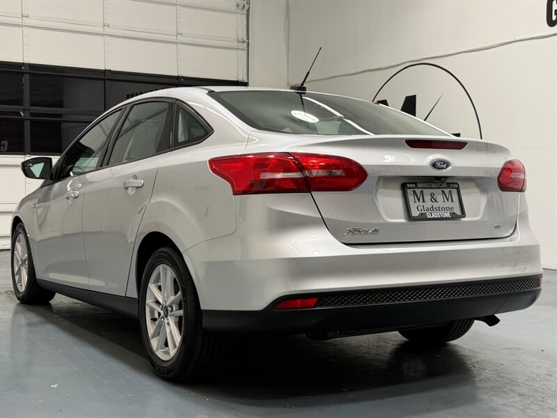 2015 Ford Focus SE 4dr Sedan / 2.0L 4Cyl / Backup Cam / Gas Saver / Local Car / ONLY 115k Miles - Photo 6 - Gladstone, OR 97027