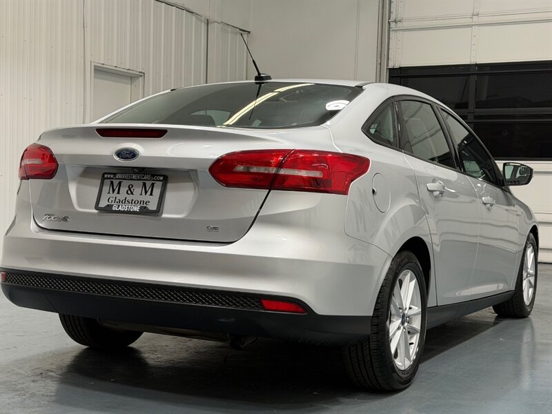 2015 Ford Focus SE 4dr Sedan / 2.0L 4Cyl / Backup Cam / Gas Saver / Local Car / ONLY 115k Miles - Photo 5 - Gladstone, OR 97027