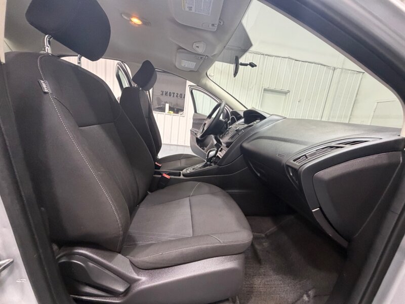 2015 Ford Focus SE 4dr Sedan / 2.0L 4Cyl / Backup Cam / Gas Saver / Local Car / ONLY 115k Miles - Photo 14 - Gladstone, OR 97027