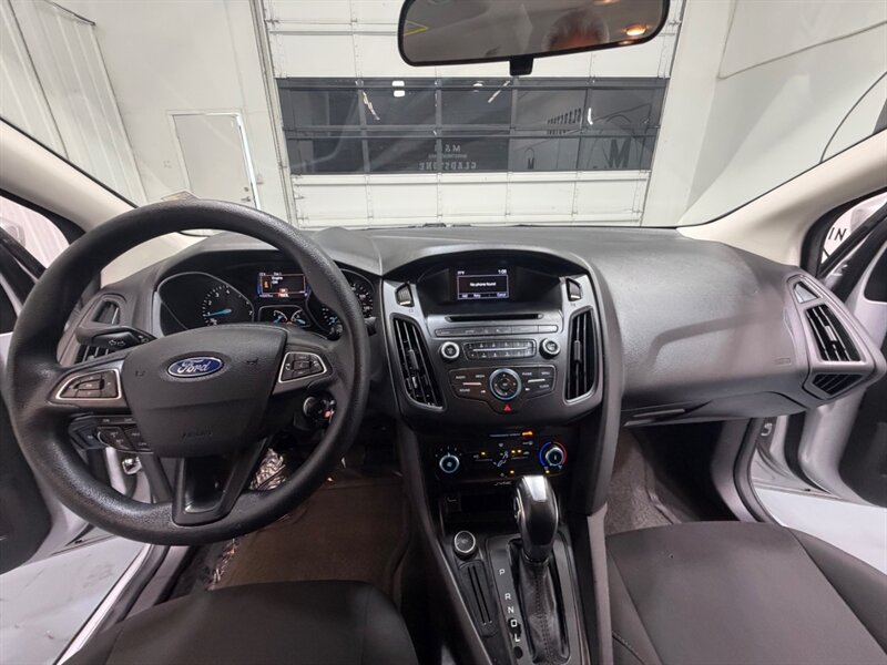2015 Ford Focus SE 4dr Sedan / 2.0L 4Cyl / Backup Cam / Gas Saver / Local Car / ONLY 115k Miles - Photo 19 - Gladstone, OR 97027