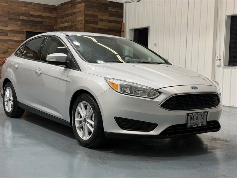 2015 Ford Focus SE 4dr Sedan / 2.0L 4Cyl / Backup Cam / Gas Saver / Local Car / ONLY 115k Miles - Photo 2 - Gladstone, OR 97027
