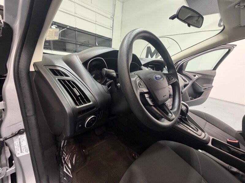 2015 Ford Focus SE 4dr Sedan / 2.0L 4Cyl / Backup Cam / Gas Saver / Local Car / ONLY 115k Miles - Photo 17 - Gladstone, OR 97027