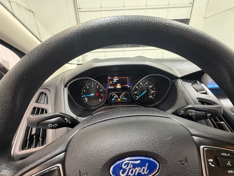 2015 Ford Focus SE 4dr Sedan / 2.0L 4Cyl / Backup Cam / Gas Saver / Local Car / ONLY 115k Miles - Photo 32 - Gladstone, OR 97027