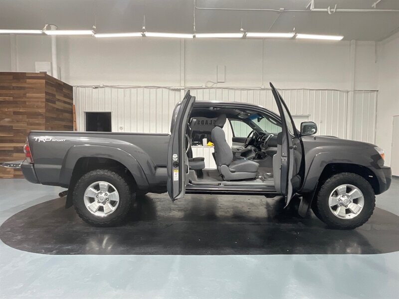 2011 Toyota Tacoma V6 TRD SPORT 4X4 / 1-OWNER LOCAL / Long Bed  / ZERO RUST - Photo 6 - Gladstone, OR 97027