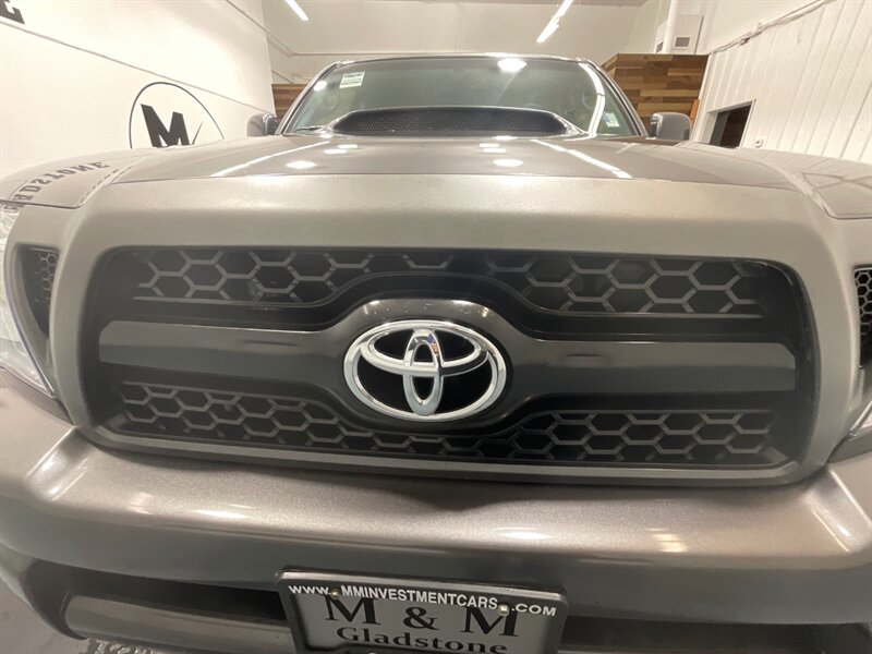 2011 Toyota Tacoma V6 TRD SPORT 4X4 / 1-OWNER LOCAL / Long Bed  / ZERO RUST - Photo 30 - Gladstone, OR 97027