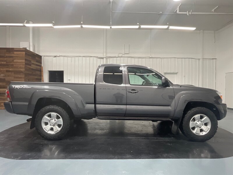 2011 Toyota Tacoma V6 TRD SPORT 4X4 / 1-OWNER LOCAL / Long Bed  / ZERO RUST - Photo 4 - Gladstone, OR 97027