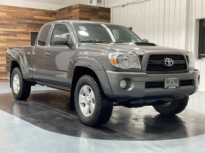 2011 Toyota Tacoma V6 TRD SPORT 4X4 / 1-OWNER LOCAL / Long Bed  / ZERO RUST - Photo 2 - Gladstone, OR 97027