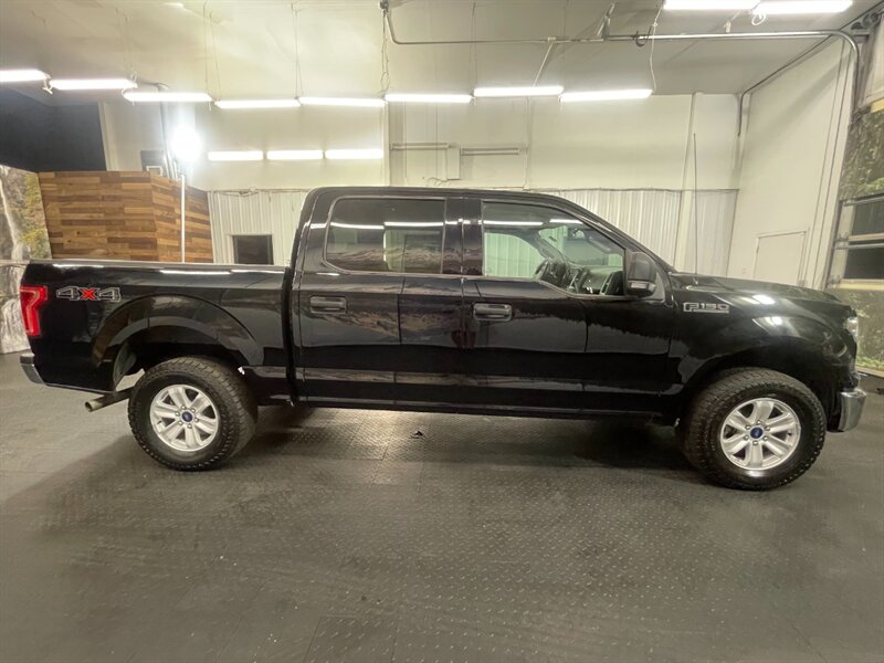 2016 Ford F-150 XLT Crew Cab 4X4 / 5   - Photo 4 - Gladstone, OR 97027