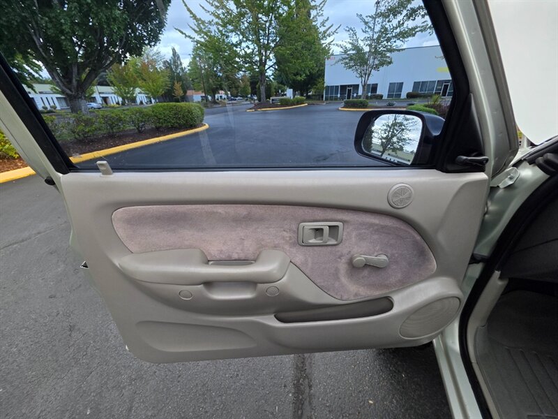 2002 Toyota Tacoma 4X4 / 5-SPEED MANUAL / 4-CYL 2.7 L / LIFTED XTRA CAB / NEW TIRES / 162K MILES - Photo 41 - Portland, OR 97217