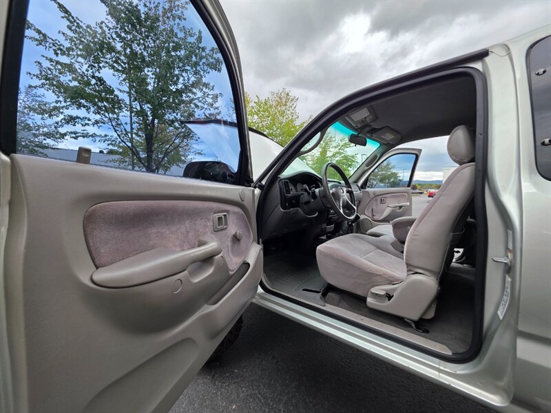 2002 Toyota Tacoma 4X4 / 5-SPEED MANUAL / 4-CYL 2.7 L / LIFTED XTRA CAB / NEW TIRES / 162K MILES - Photo 40 - Portland, OR 97217