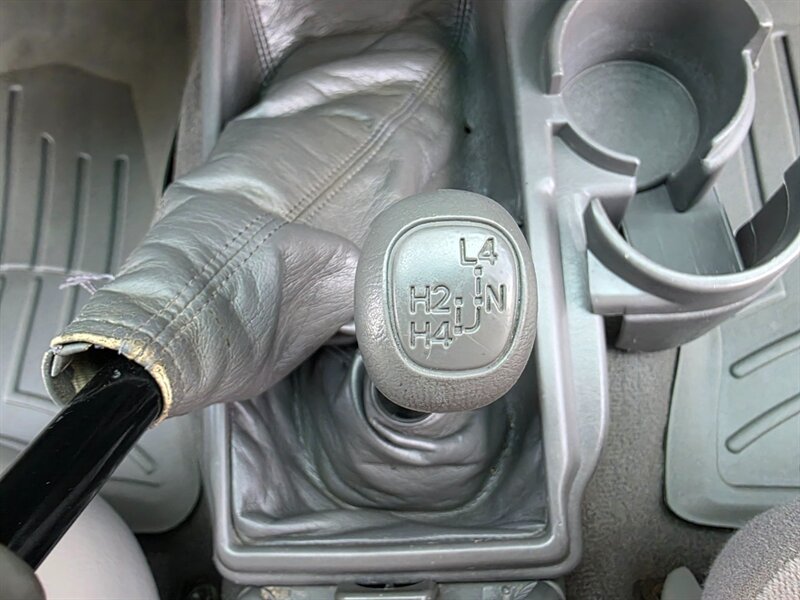 2002 Toyota Tacoma 4X4 / 5-SPEED MANUAL / 4-CYL 2.7 L / LIFTED XTRA CAB / NEW TIRES / 162K MILES - Photo 36 - Portland, OR 97217