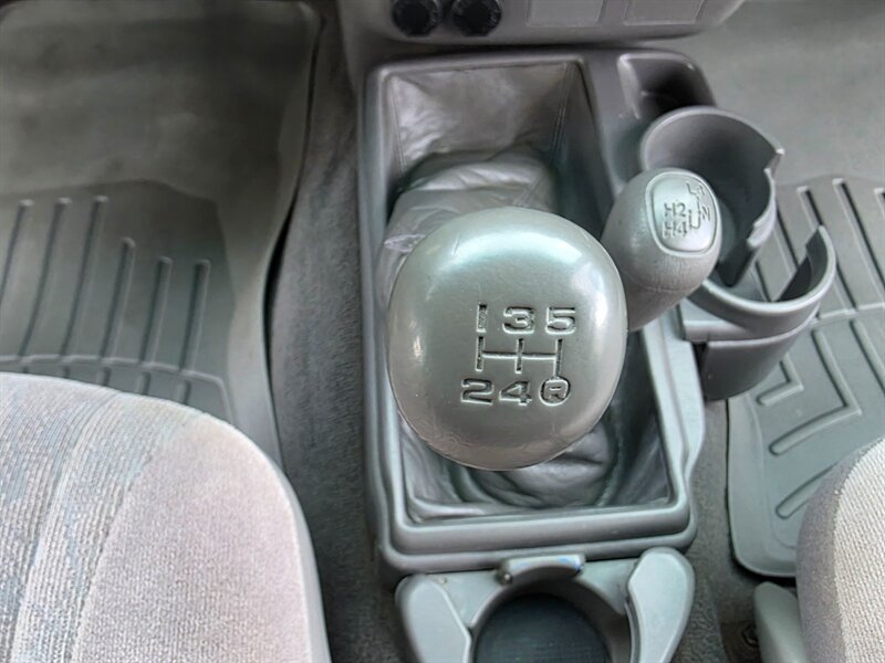 2002 Toyota Tacoma 4X4 / 5-SPEED MANUAL / 4-CYL 2.7 L / LIFTED XTRA CAB / NEW TIRES / 162K MILES - Photo 19 - Portland, OR 97217