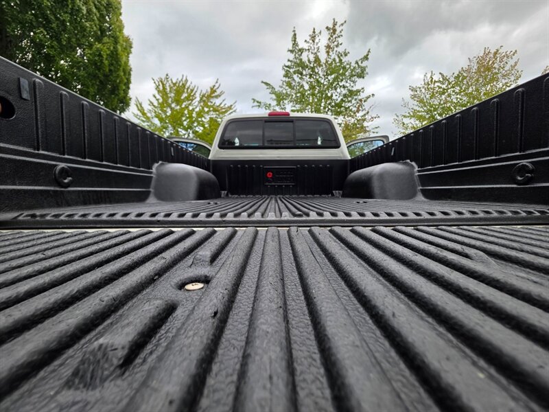 2002 Toyota Tacoma 4X4 / 5-SPEED MANUAL / 4-CYL 2.7 L / LIFTED XTRA CAB / NEW TIRES / 162K MILES - Photo 32 - Portland, OR 97217